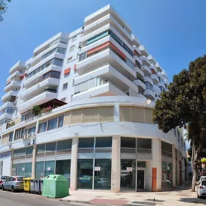 La Chica De La Perla Torremolinos